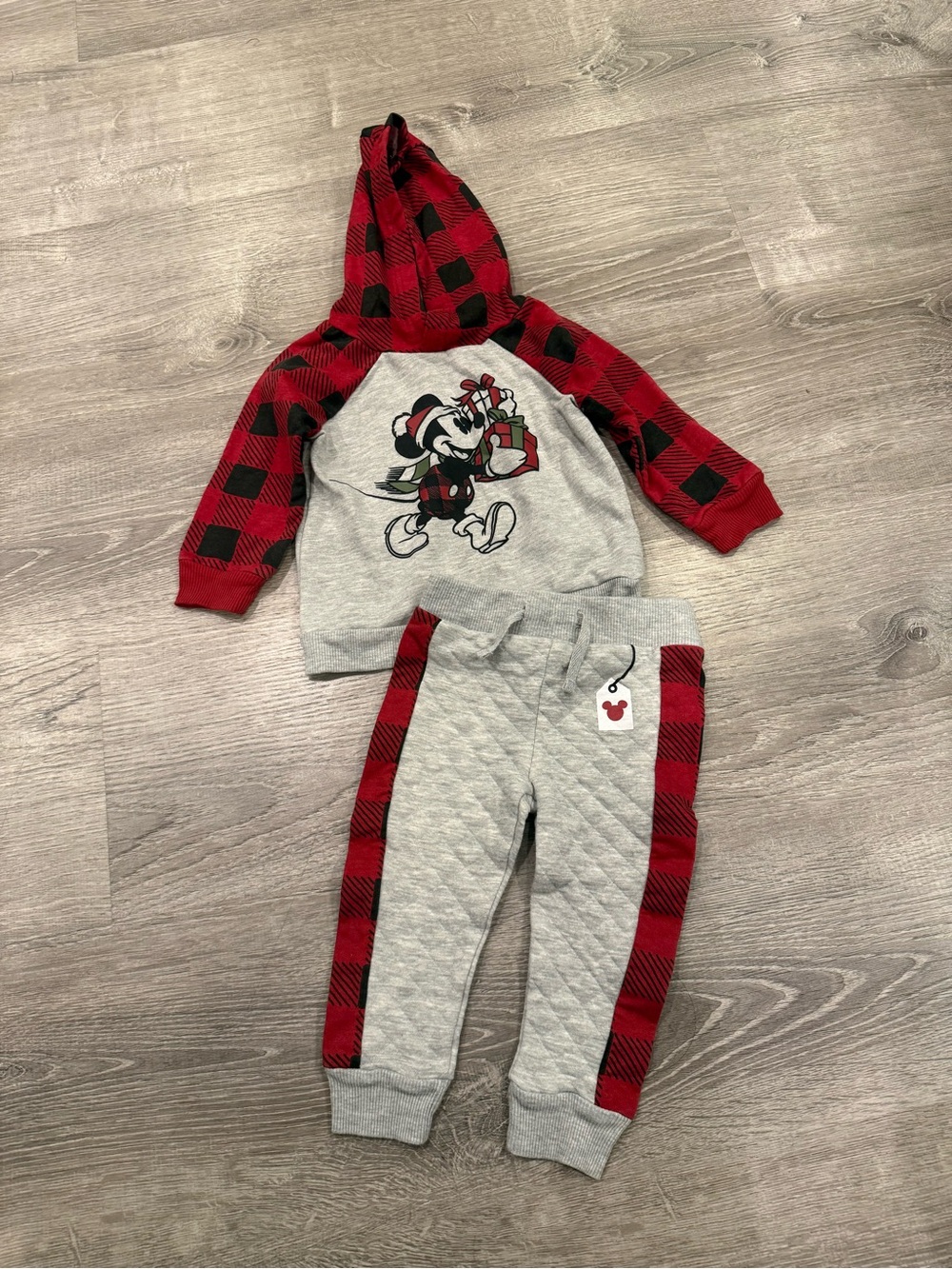 NWOT Disney Mickey Mouse Two Piece Christmas Outfit Size 18 Months